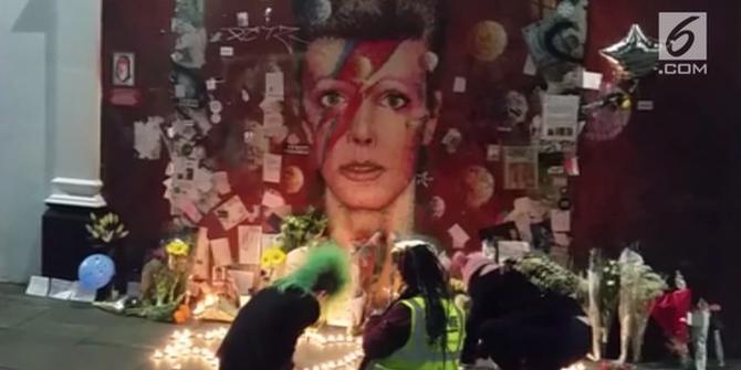 VIDEO: Mengenang Kematian David Bowie, Fans Fanatik Lakukan Ini