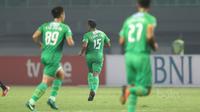 Pemain Bhayangkara FC , Firman Utina pada laga Liga 1 2017 di Stadion Patriot, Bekasi, (4/7/2017). (Bola.com/Nicklas Hanoatubun)