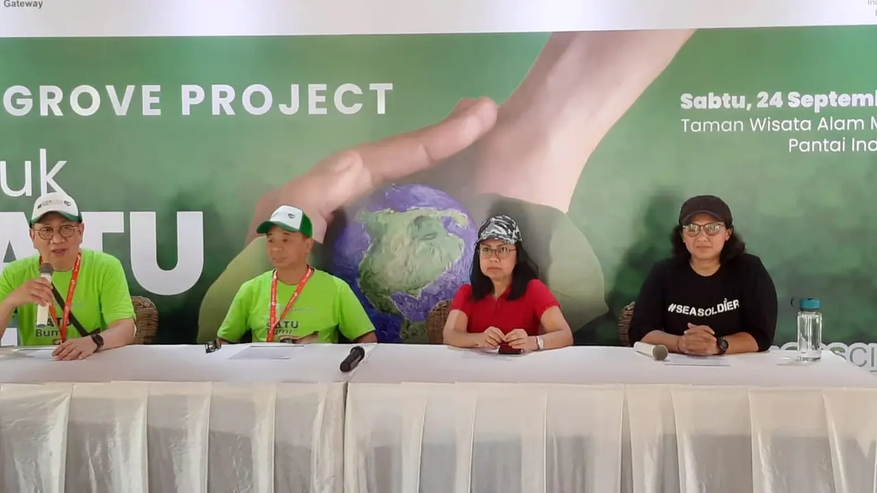 Direktur CGB-CIMB Sekuritas, Sugiharto Widjaja pada konferensi pers di Jakarta, Sabtu (24/9/2022). Liputan6.com/Gagas