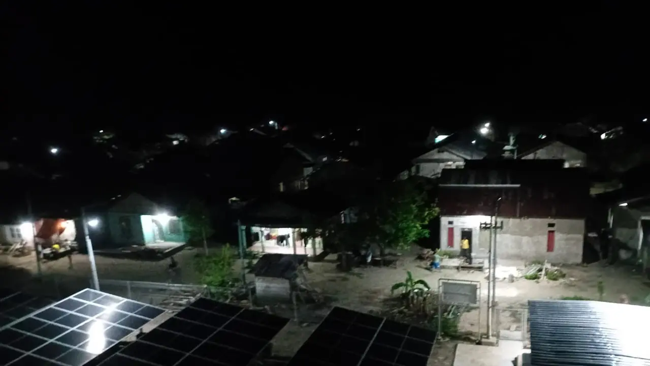 Panel surya di PLTS Terpadu