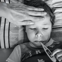 Simak tips menurunkan demam anak dengan kompres. (pexels.com/Victoria Akvarel)