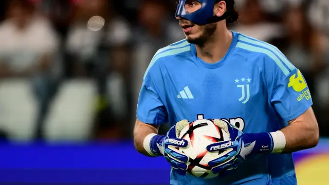 Kiper Juventus asal Polandia, Kamil Grabara
