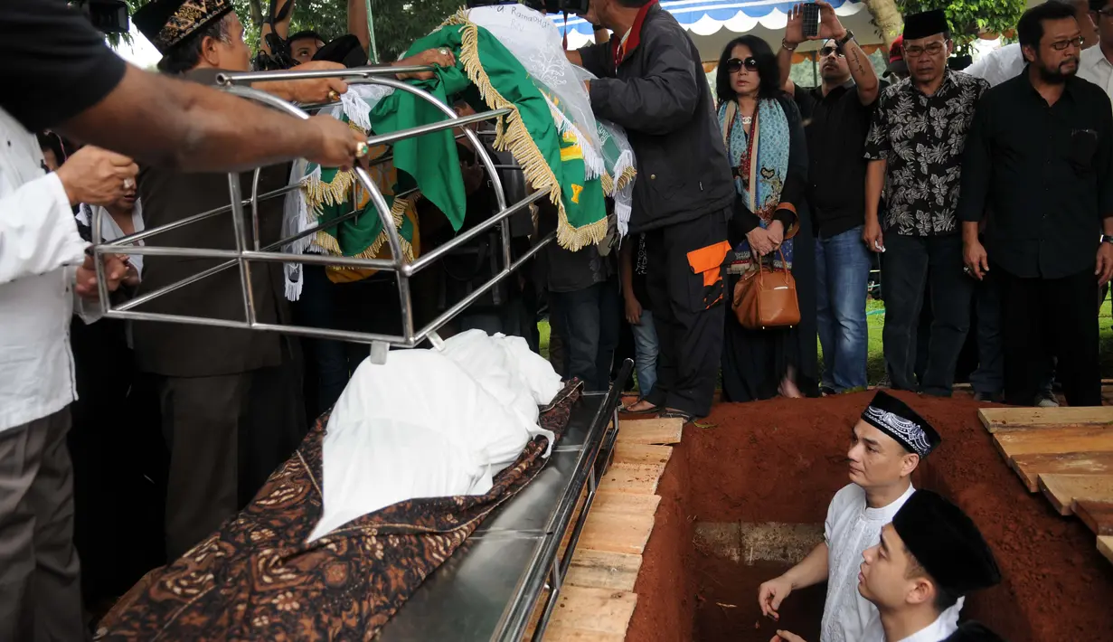 Wakil Ketua DPRD DKI Jakarta dari Fraksi Golkar meninggal dunia karena kanker tulang yang telah lama diderita (Liputan6.com/Rini Suhartini)