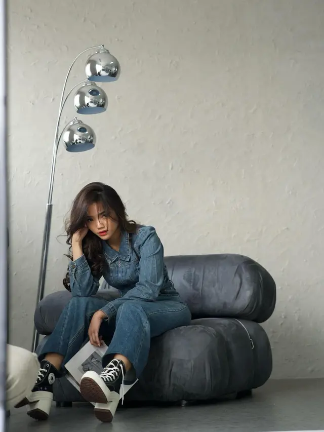 Fuji An dalam outfit denim (Instagram/fuji_an)