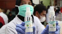 FKUI membuat hand sanitizer untuk dibagikan gratis di tengah pandemi Covid-19. (Ist)