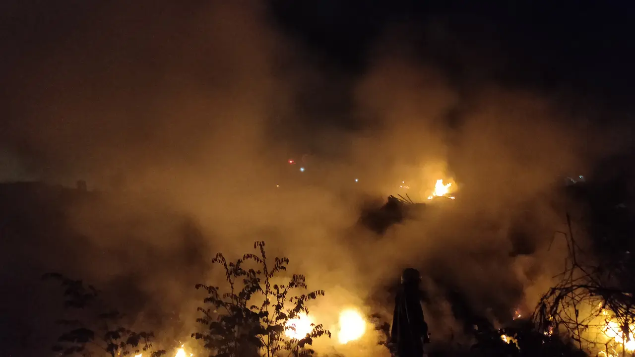 TPA Kopiluhur Cirebon Terbakar, Proses Pemadaman Terkendala Cuaca