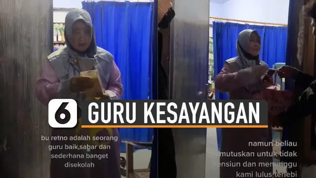 Rombongan murid merekam momen memberi kejutan pada sang ibu guru di kediamannya.