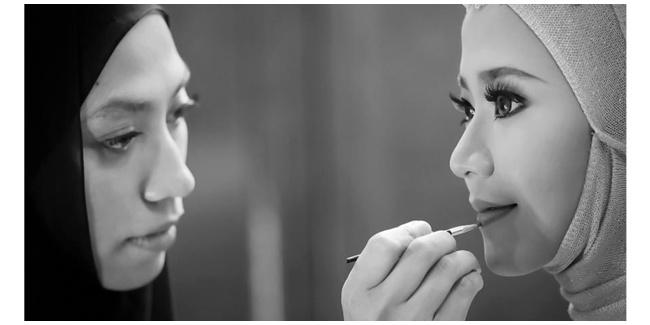 Norma Moi saat merias