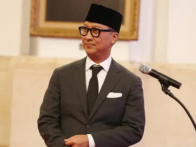 Agus Gumiwang Kartasasmita jelang dilantik oleh Presiden Joko Widodo di Istana Negara, Jakarta, Jumat (24/8). Agus Gumiwang resmi menjabat sebagai Menteri Sosial menggantikan Idrus Marham. (Liputan6/Pool/Gar)