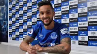 Theo Walcott resmi hengkang dari Arsenal untuk bergabung dengan Everton (Everton).