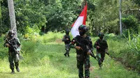 Prajurit TNI berpatroli di perbatasan RI-PNG, di Papua. (Foto: Liputan6.com/Dok. Kostrad)