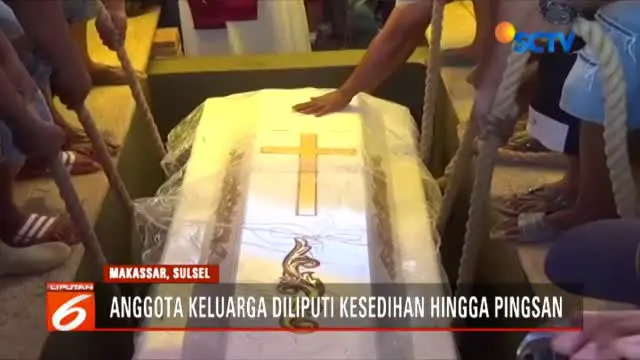 Anthonius Gunawan, petugas ATC  Bandara Mutiara Sis Aljufri Palu yang meninggal usai memandu pesawat Batik Air lepas landas, dimakamkan di Makassar, Sulawesi Selatan.