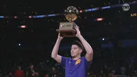 Devin Booker Juara Kontes Tembakan Tiga Angka NBA All-Star 2018 (dok NBA)