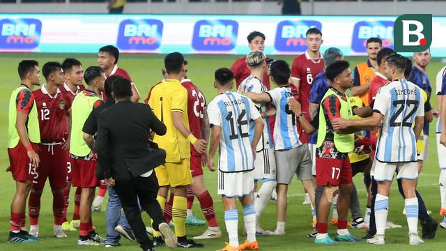 Pitch Invasion, Timnas Indonesia vs Argentina
