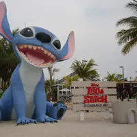 Giant Stitch mayhem at Land's End PIK 2 (Foto Dok: Disney Indonesia).