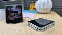Penampilan Samsung Galaxy Z Flip 5 yang resmi diperkenalkan pada event Galaxy Unpacked di Korea Selatan. (Liputan6.com/Giovani Dio Prasasti)