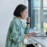 beginilah cara agar introvert bergaul dengan mudah/shutterstock/WAYHOME studio