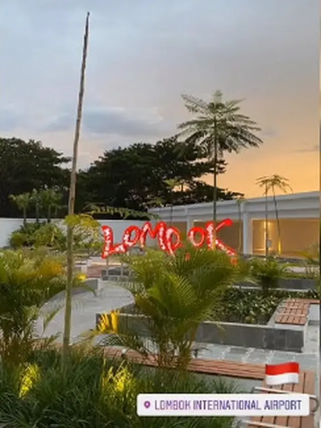 Kumpulan Potret Aksi Para Pembalap MotoGP Bermain di Lombok, Ada yang Bela-belain Beli Kartu Perdana