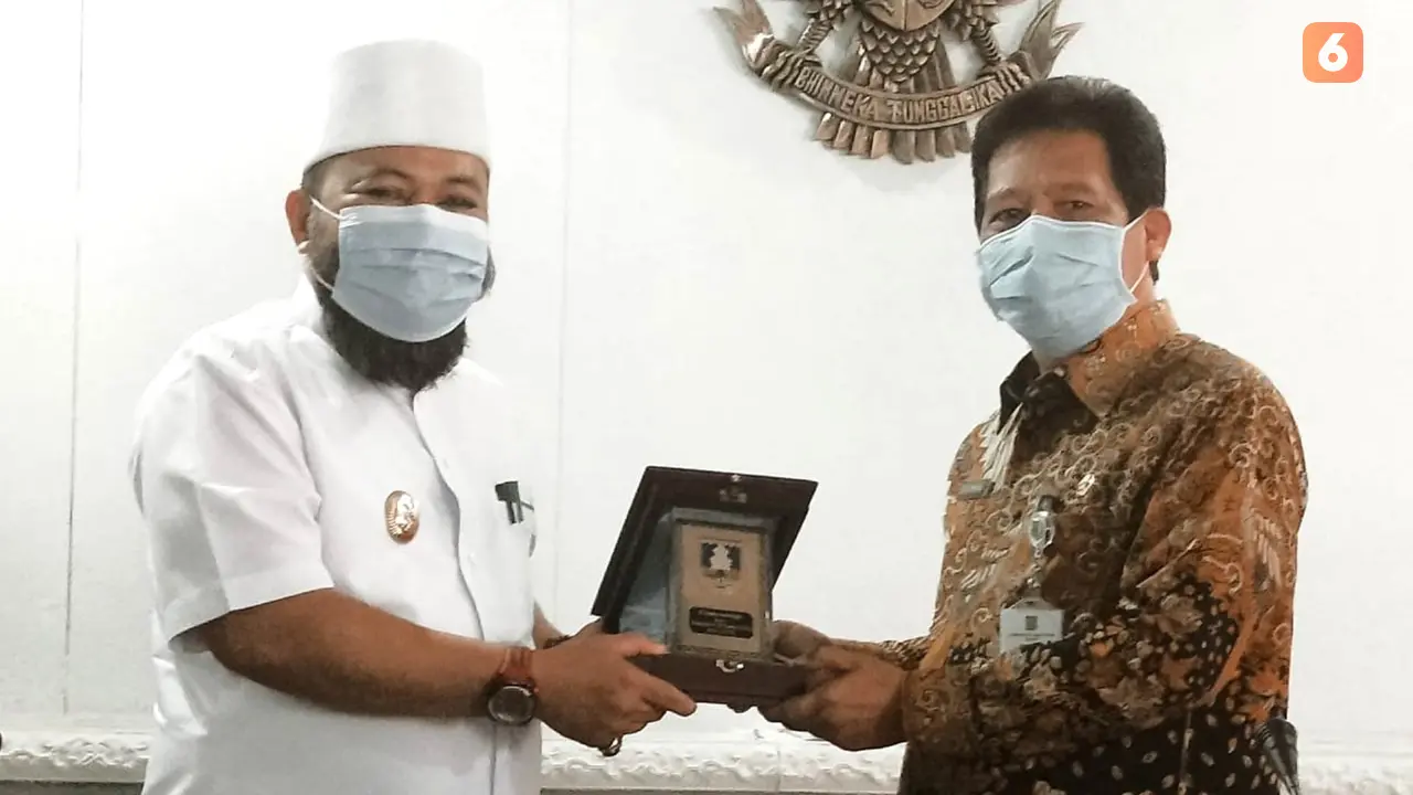 Wali Kota Bengkulu Terima Pelakat Bertuliskan Doa Dari Pemkab Serang