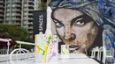 Mural terlihat dalam acara Yorkville Murals 2020 di Toronto, Kanada (29/8/2020). Dengan karya mural artistik dan implementasi aktivasi budaya, acara tahunan ini digelar mulai Jumat (28/8) hingga Minggu (30/8) sebagai perayaan seni publik dan gerakan mural kontemporer. (Xinhua/Zou Zheng)