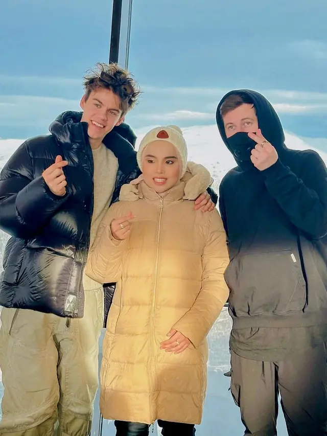 7 Potret Kebersamaan Putri Ariani dengan Alan Walker dan Peder Elias Ini Curi Perhatian