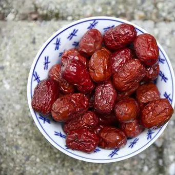 Ilustrasi kurma (dok.unsplash/ Mona Mok)