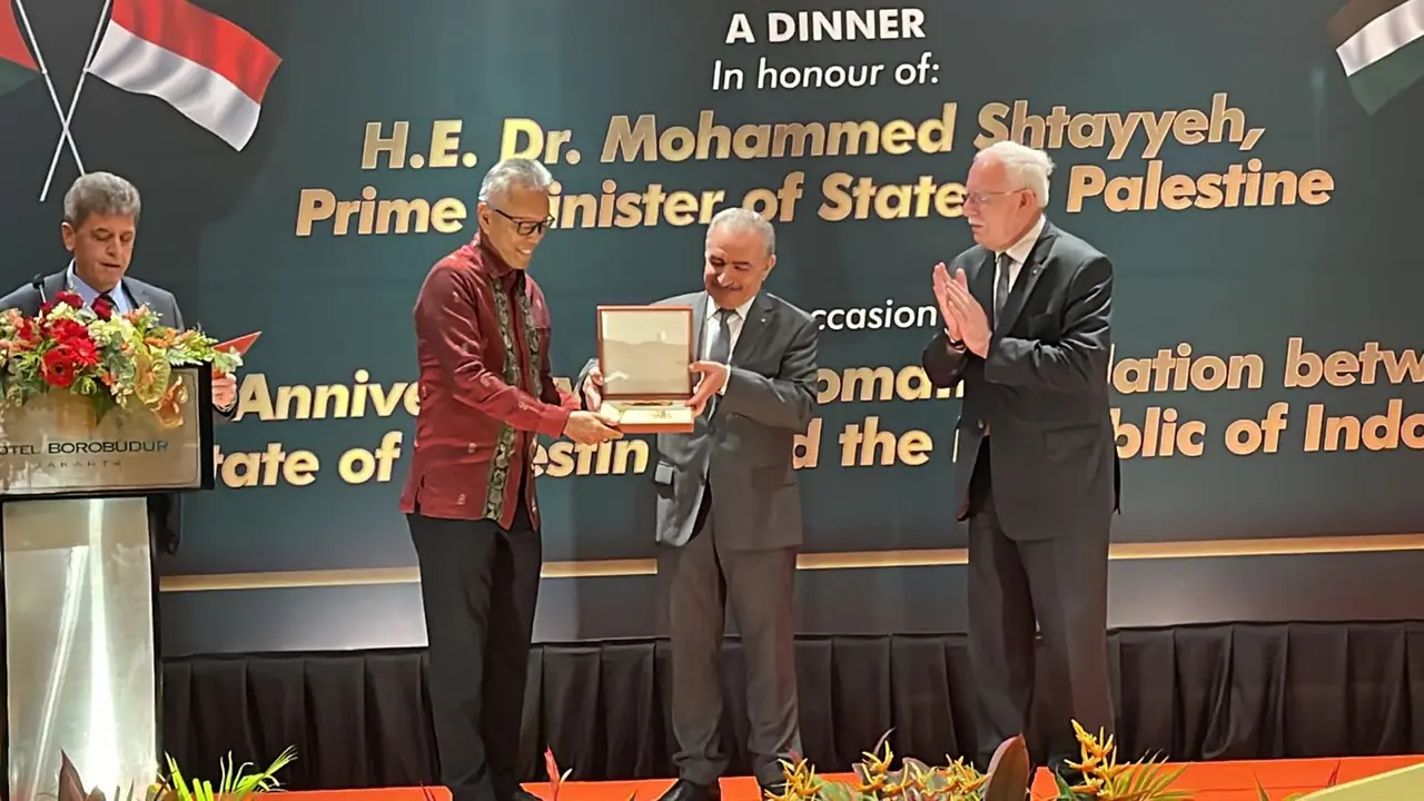 Penghargaan Star of Friendship Palestina Direktur Jenderal Protokol dan Konsuler.(Dok Kemlu)