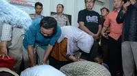 Kapolresta Tangerang meminta para pelajar tawuran, sujud meminta maaf kepada orangtua mereka. (Polresta Tangerang)