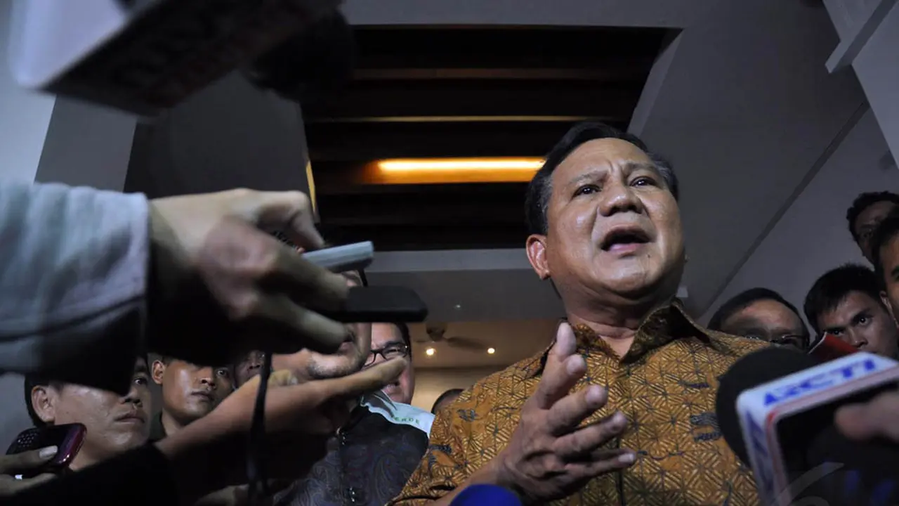 Lambaian Tangan Prabowo Pasca-Ditinggal Ahok