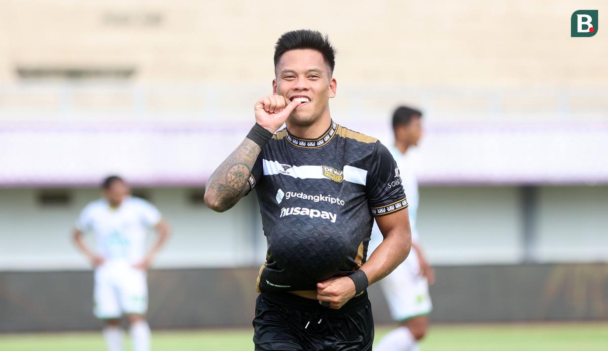 <p>Pemain Dewa United,&nbsp;Jose Elmer Porteria melakukan selebrasi setelah mencetak gol kedua timnya ke gawang Persikabo 1973 pada laga lanjutan BRI Liga 1 2023/2024 di Indomilk Arena, Tangerang, Kamis (07/03/2024). (Bola.com/M Iqbal Ichsan)</p>