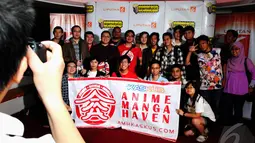Cinemaholic selain menyajikan nonton bareng Film Layar Lebar juga menyediakan tempat untuk ber Selfie ria di Photo Both bersama dengan komunitas Anime Kaskus, Komunitas Cosplay Jakarta dan Komunitas Japanesia (Liputan6.com/Andrian M Tunay)