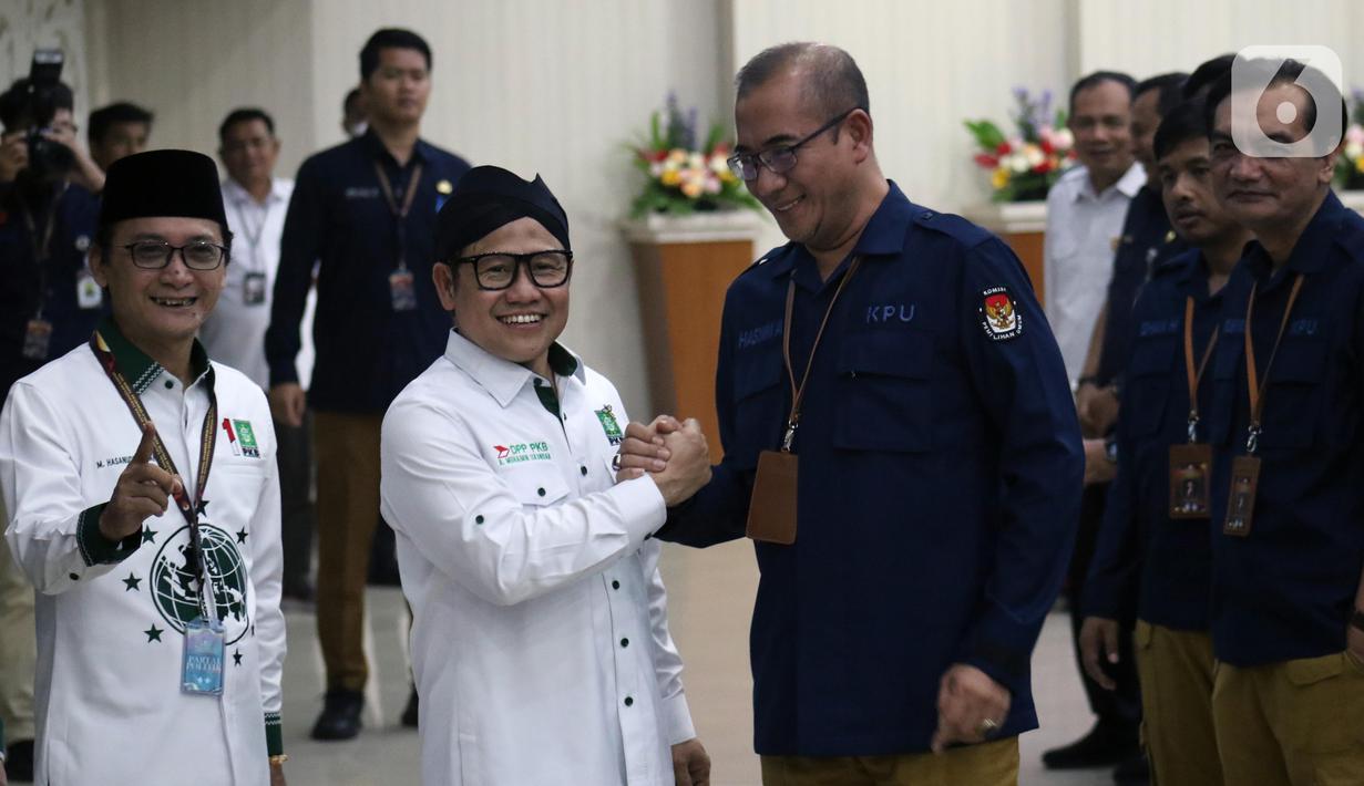 Keduanya langsung saling bersalam komando. (Liputan6.com/Helmi Fithriansyah)