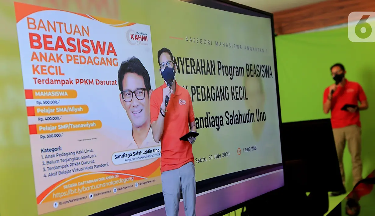 Menteri Parekraf Sandiaga Salahudin Uno memberi sambutan dalam acara bantuan beasiswa anak pedagang kecil secara virtual di Jakarta (31/07/2021). Beasiswa gelombang pertama diterima anak pedagang kaki lima yang terdampak PPKM level 4 dan aktif belajar virtual di masa pandemi. (Liputan6.com/HO/Bon)