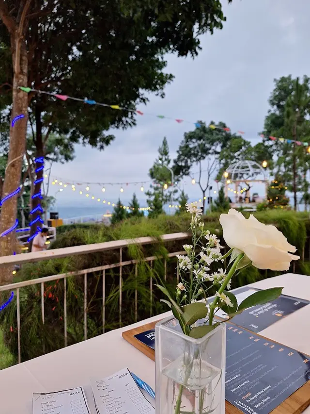 Rekomendasi Tempat Makan Dekat HeHa Sky View