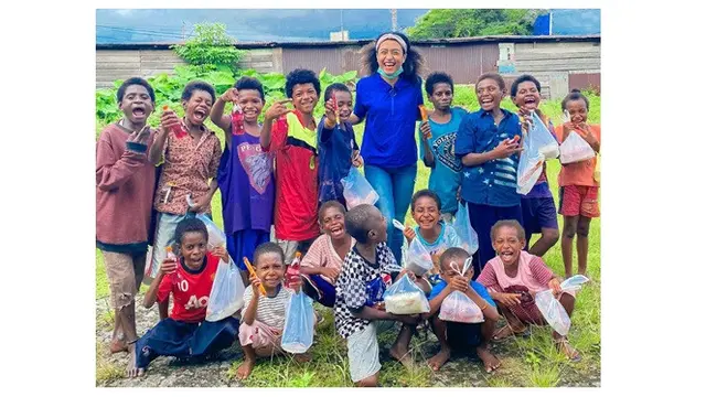 8 Pesona Olvah Alhamid, Puteri Indonesia Papua Barat 2015 Ikut Buka Suara Soal Ikon PON XX