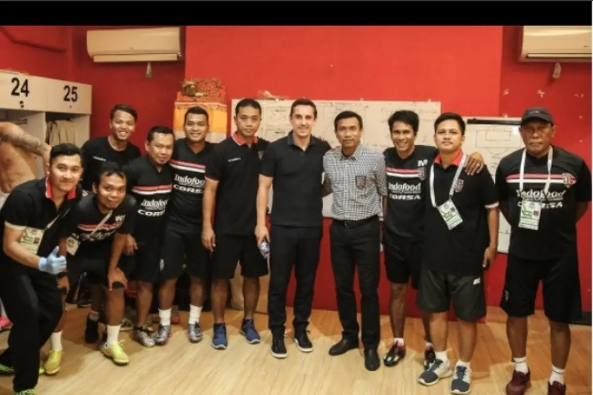 Gary Neville, Manchester United, Bali United