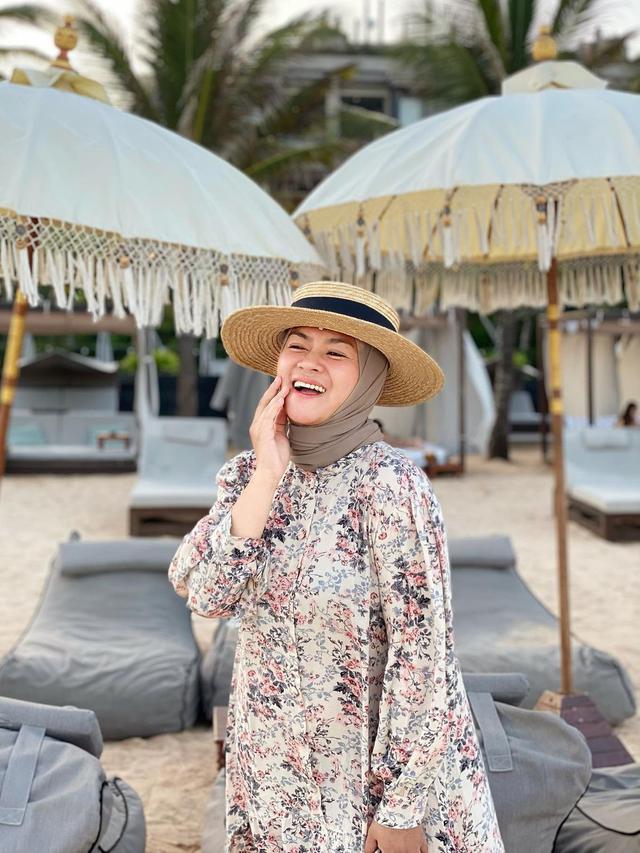 6 Potret Liburan Yunita Lestari Mantan Istri Daus Mini di Bali, Bikin Pangling