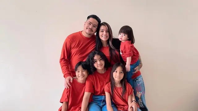10 Potret Sheila Marcia dengan Suami dan Empat Anaknya, Kini Tengah Hamil yang Kelima