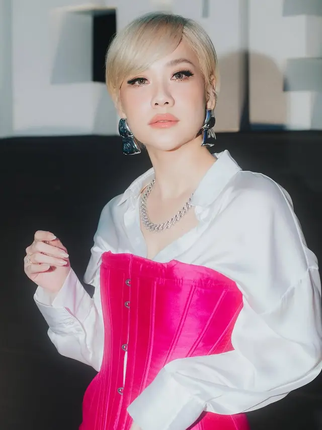 Potret Bunga Citra Lestari dengan Makeup Barbie Doll, Tampil Awet Muda di Usia 42 Tahun