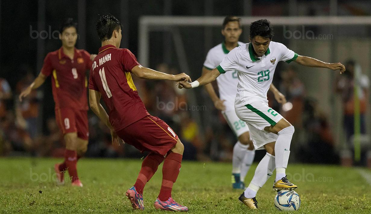 Septian David Maulana menjadi pemain paling subur Timnas Indonesia, Septian sudah mencetak dua gol sejauh ini untuk itu sihir Septian David akan dinantikan saat melawan Kamboja. (Bola.com/Vitalis Yogi Trisna)