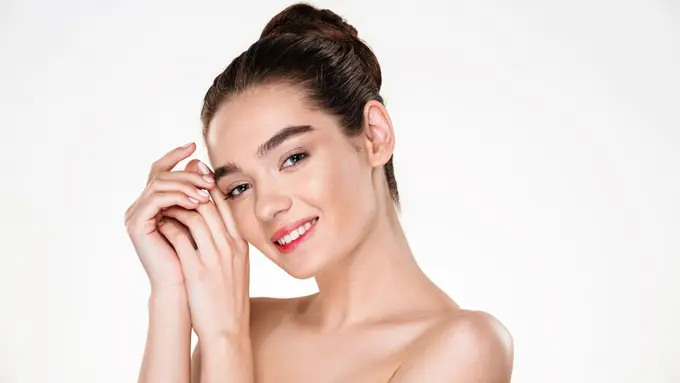 ELEMIS Pro-Collagen Black Cherry Cleansing Balm (photo by freepik.com)