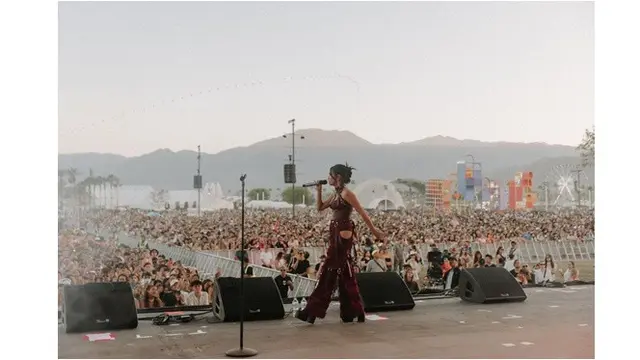 Jadi Musisi Indonesia Pertama Tampil di Coachella, Ini 6 Penampilan Niki Zefanya