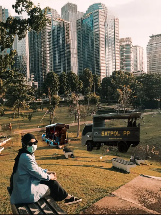 Wanita Ini Minta Edit Foto Orang Dibelakangnya Hilang, 6 Hasilnya Bikin Tepuk Jidat