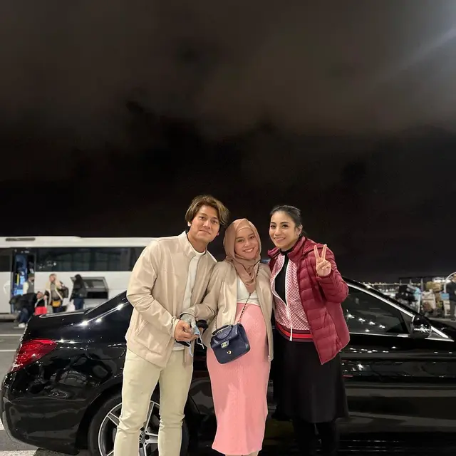 6 Potret Siti KDI Bareng Rekan Artis, Selalu Luangkan Waktu Untuk Bertemu