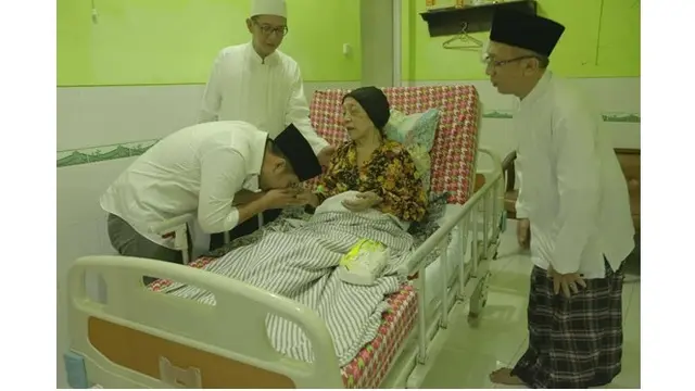 6 Potret Emil Dardak Saat Terjun ke Masyarakat, Sederhana dan Bersahaja