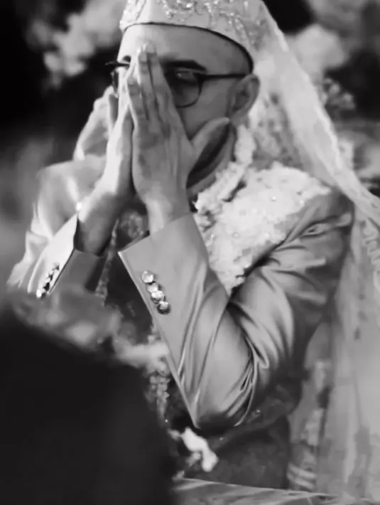 Ia menikah dengan Novita Yumi pada 4 Maret 2023 kemarin. Acara berlangsung khidmat dan intimate. [Instagram @nvtyumi]