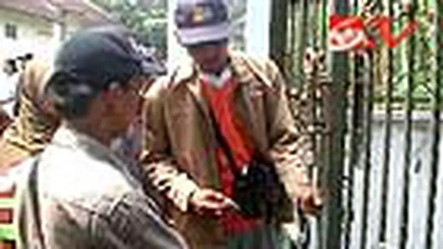 Korban Lapindo Segel Kantor BPLS