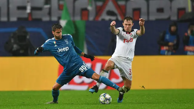 Gol Douglas Costa Antar Juventus Menang Dramatis Atas Lokomotiv Moscow