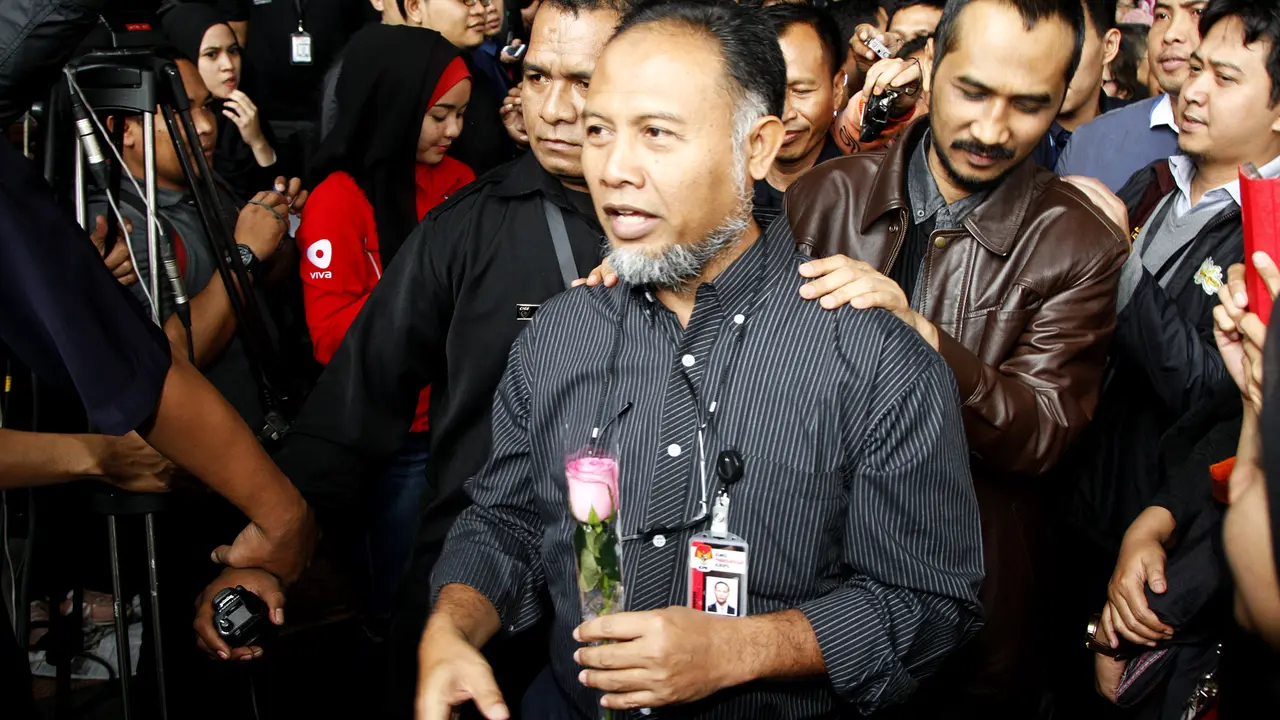 Pelepasan Bambang Widjojanto di KPK untuk menjalani pemeriksaan polisi (2)