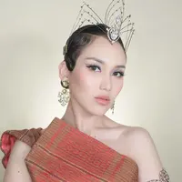 Ayu Ting Ting dengan busana nuansa etnik (Instagram/ayutingting92)